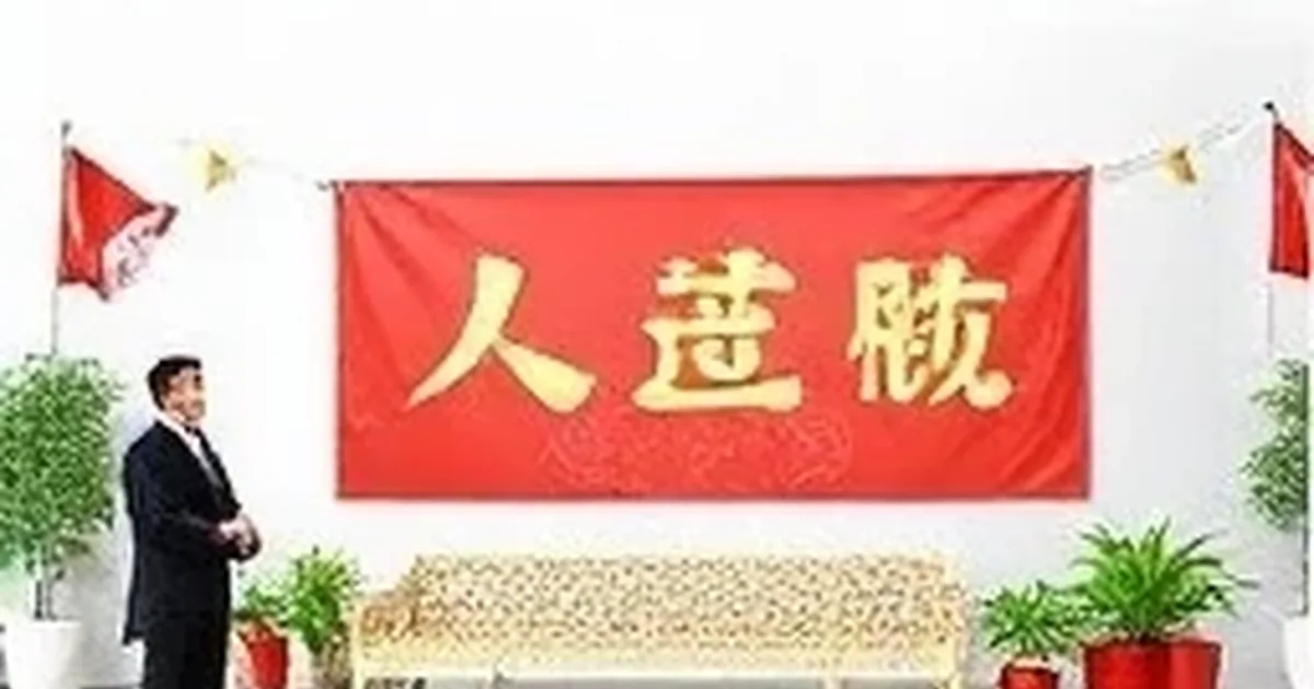 并排展开的爆料时间线与公开文件比对界面，标注了线索来源与核验状态
